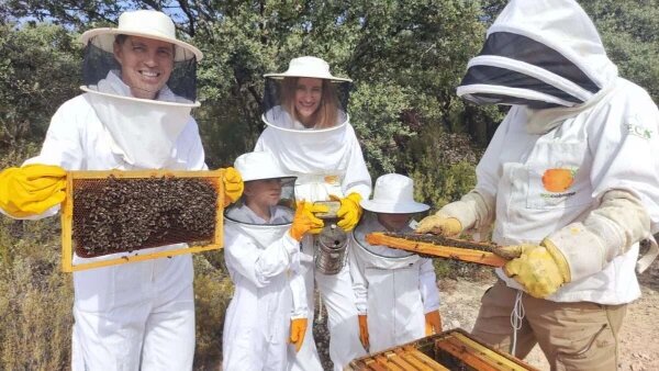 Ecocolmenas. apadrina una colmena