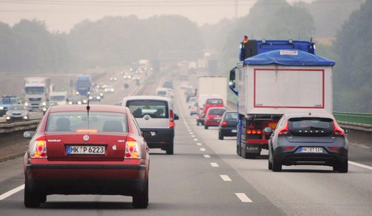 Bruselas establece nuevos límites de emisiones y fomenta el vehículo eléctrico