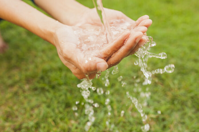 5 propiedades del agua que la hacen esencial para la vida