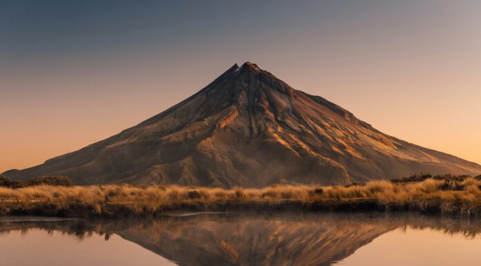 Monte Taranaki. Tipos de volcanes: estratovolcán