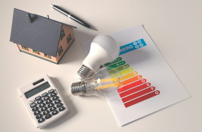 Tarifa variable de luz: ventajas, comparativa y cómo ahorrar con CreaEnergia